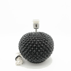 The Pigna Black lamp base comes directly from the Caltagirone ceramists' school